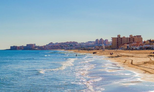 Reventa - Ático -
Torrevieja - La Mata