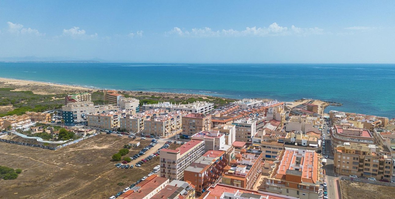 Reventa - Ático -
Torrevieja - La Mata