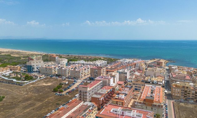 Reventa - Ático -
Torrevieja - La Mata