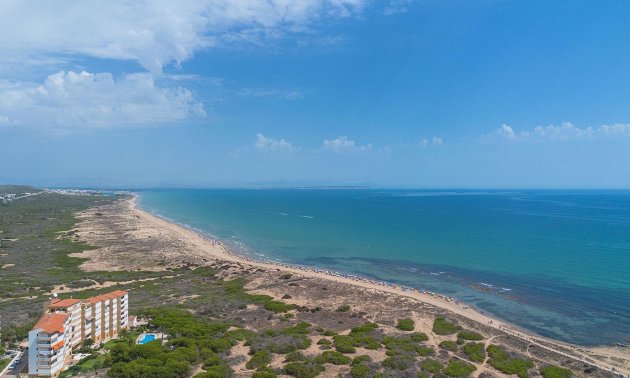 Reventa - Ático -
Torrevieja - La Mata