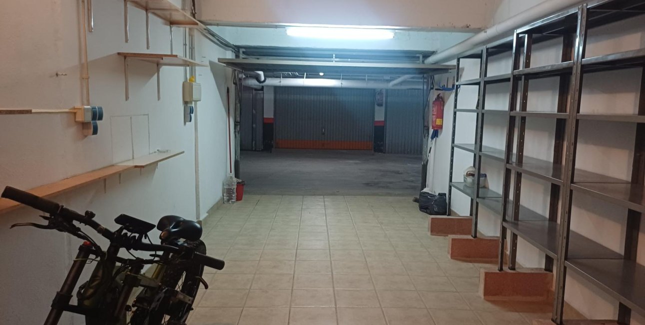 Resale - Garage -
Torrevieja - La Mata
