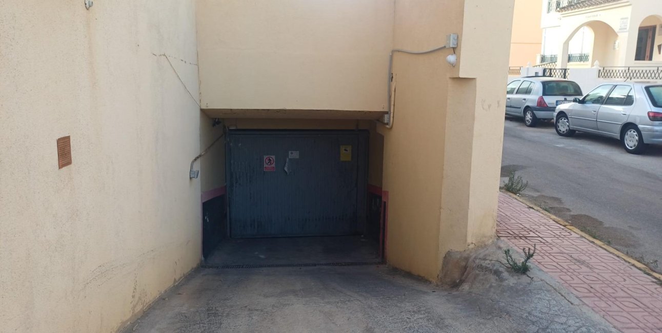 Resale - Garage -
Torrevieja - La Mata
