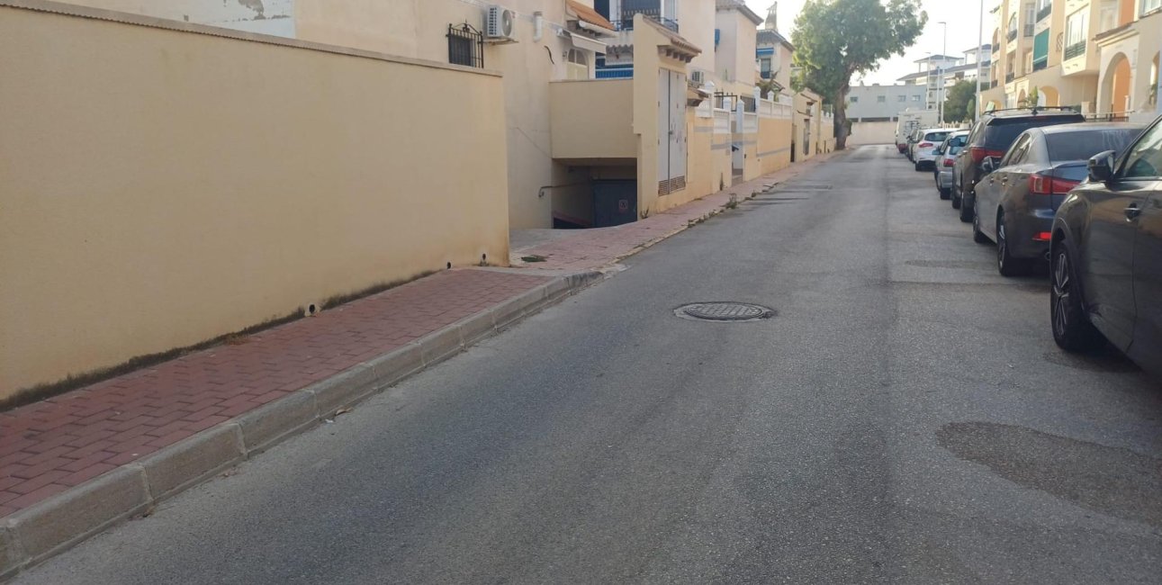 Resale - Garage -
Torrevieja - La Mata