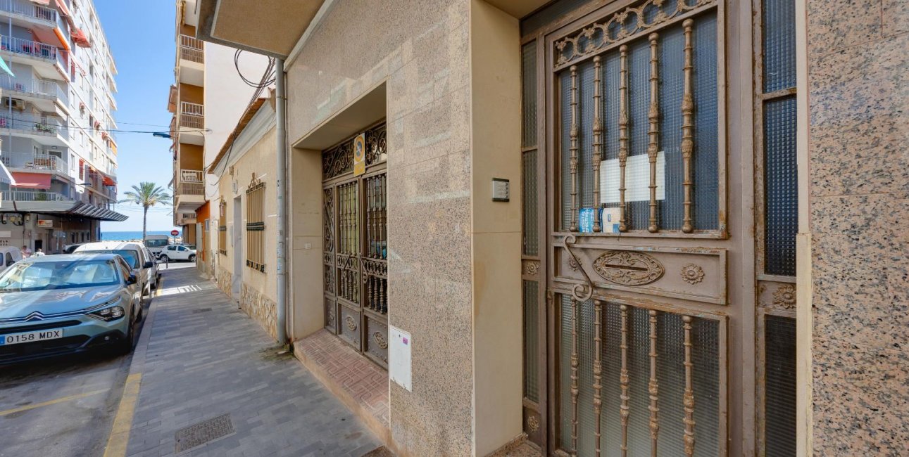 Resale - Apartment / flat -
Torrevieja - Playa del Cura