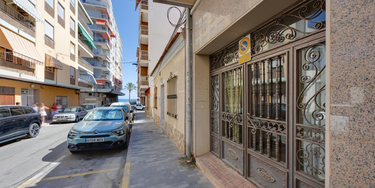 Resale - Apartment / flat -
Torrevieja - Playa del Cura