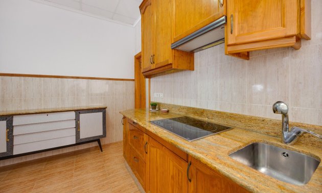 Resale - Apartment / flat -
Torrevieja - Playa del Cura