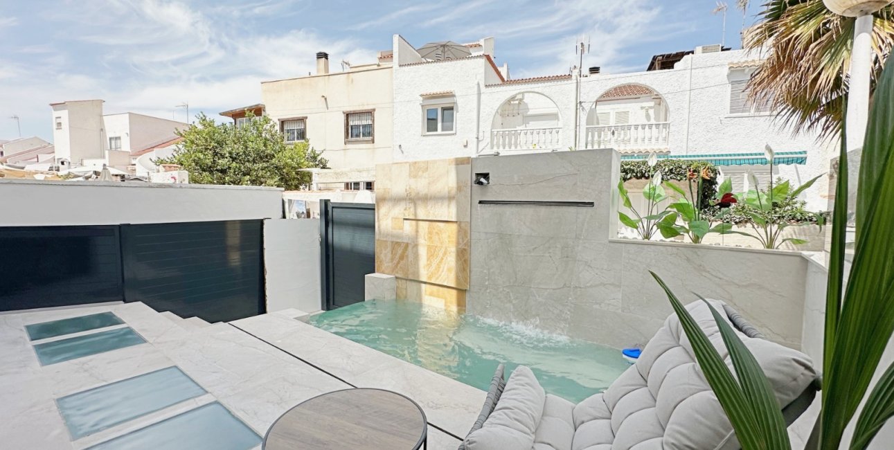 Resale - Townhouse / Terraced House -
Torrevieja