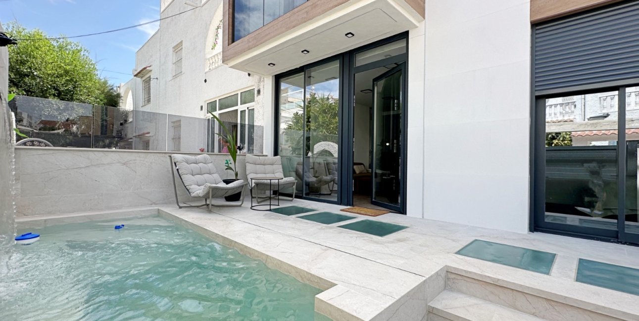 Resale - Townhouse / Terraced House -
Torrevieja