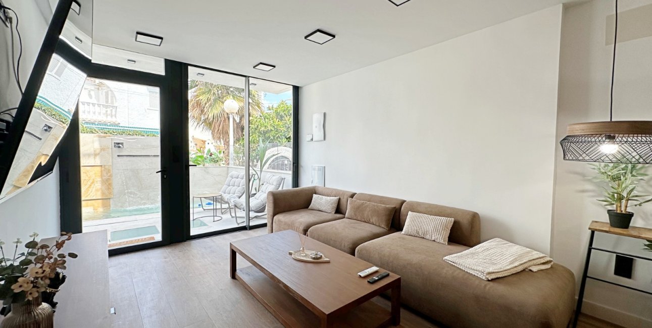 Resale - Townhouse / Terraced House -
Torrevieja