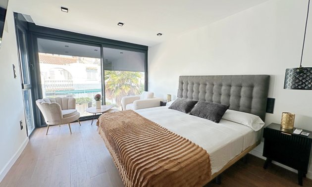 Resale - Townhouse / Terraced House -
Torrevieja