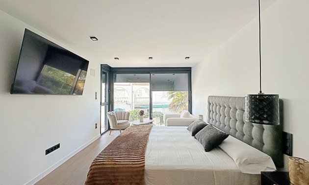 Resale - Townhouse / Terraced House -
Torrevieja