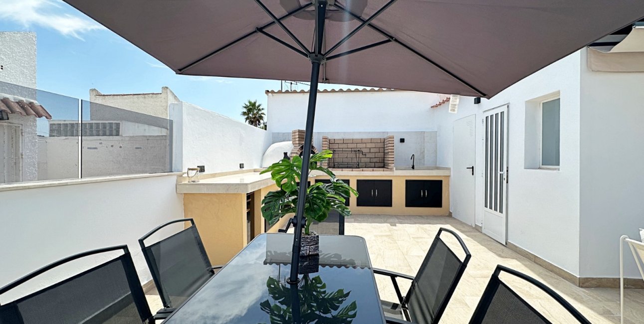 Resale - Townhouse / Terraced House -
Torrevieja