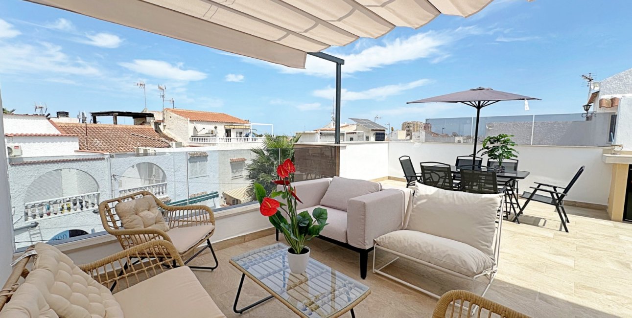 Resale - Townhouse / Terraced House -
Torrevieja