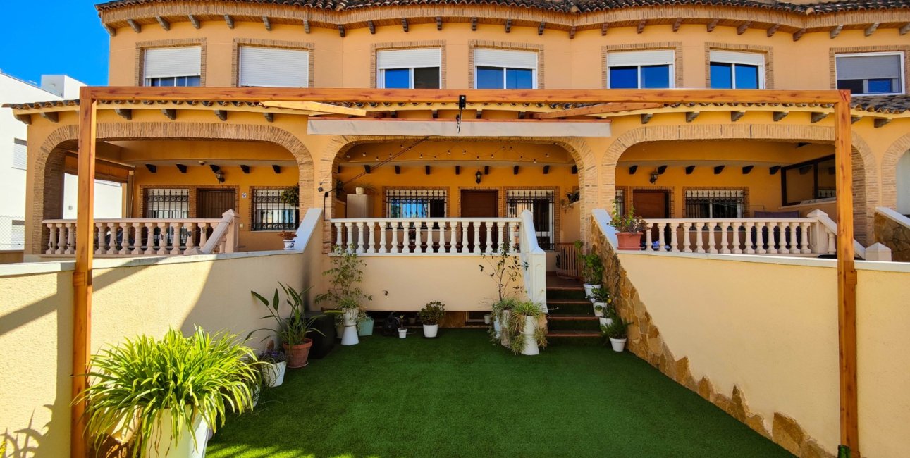 Resale - Townhouse -
Guardamar del Segura - El Eden