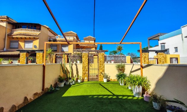 Resale - Townhouse -
Guardamar del Segura - El Eden