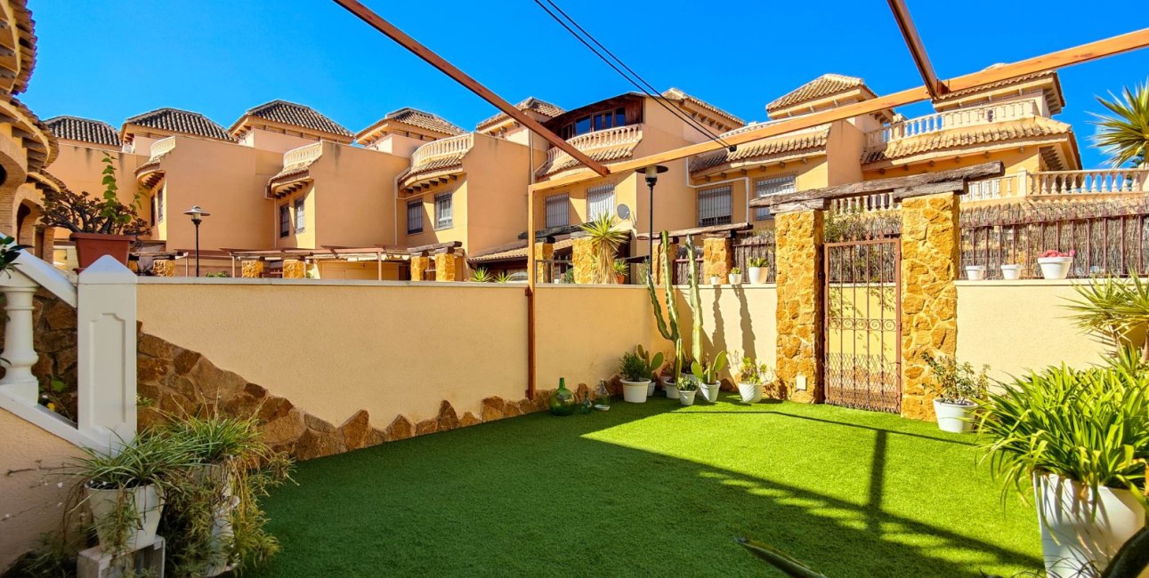 Resale - Townhouse -
Guardamar del Segura - El Eden