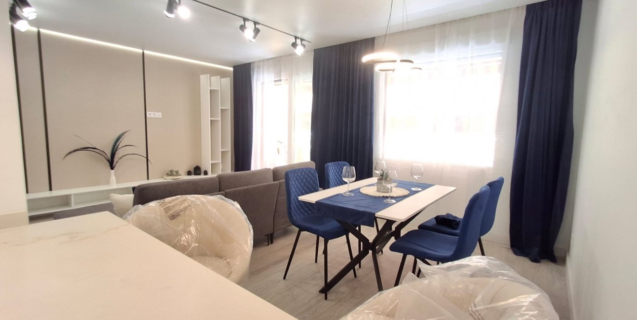 Resale - Apartament / Duplex -
Torrevieja - Playa Acequion