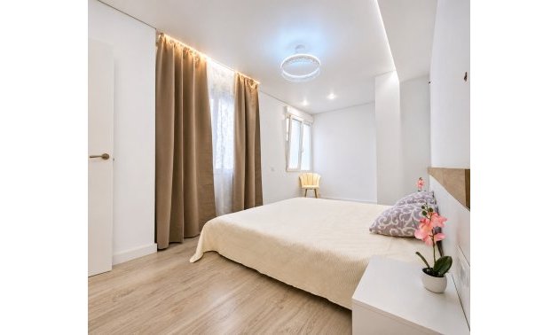 Resale - Apartament / Duplex -
Torrevieja - Playa Acequion