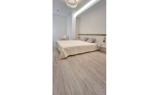 Resale - Apartament / Duplex -
Torrevieja - Playa Acequion