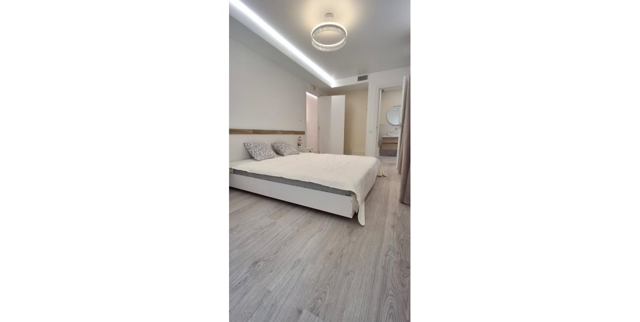 Resale - Apartament / Duplex -
Torrevieja - Playa Acequion