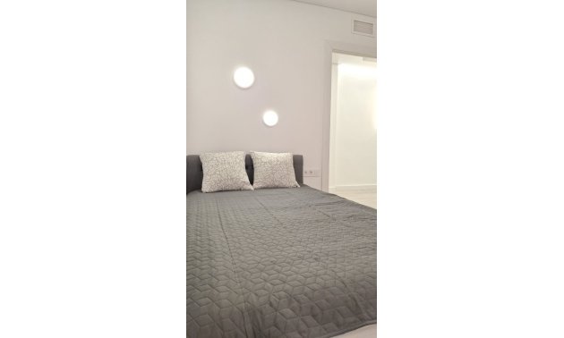 Resale - Apartament / Duplex -
Torrevieja - Playa Acequion
