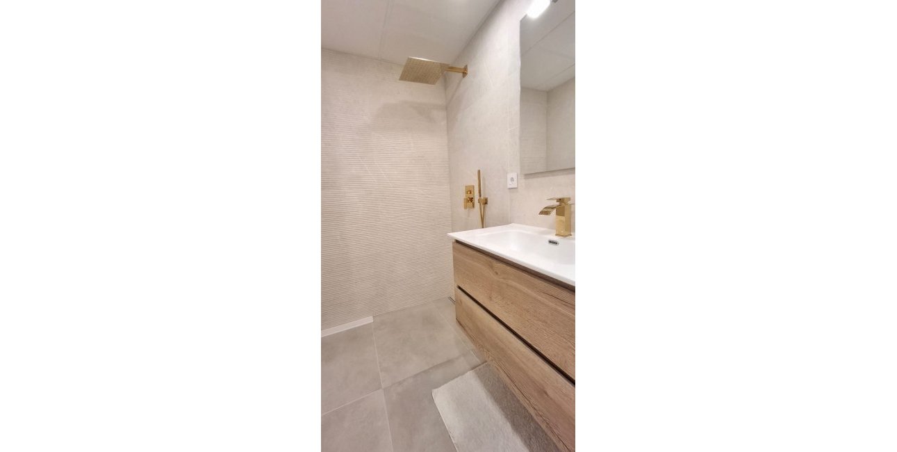 Resale - Apartament / Duplex -
Torrevieja - Playa Acequion