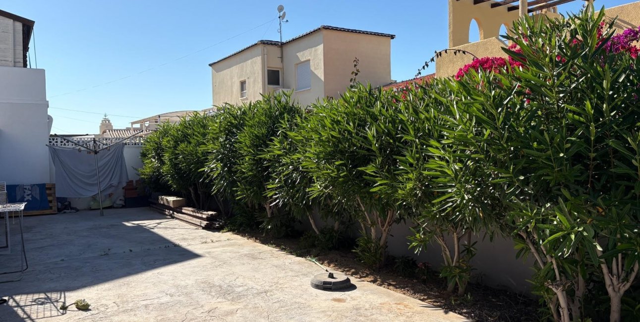 Resale - Villa / House -
Torrevieja - La Siesta