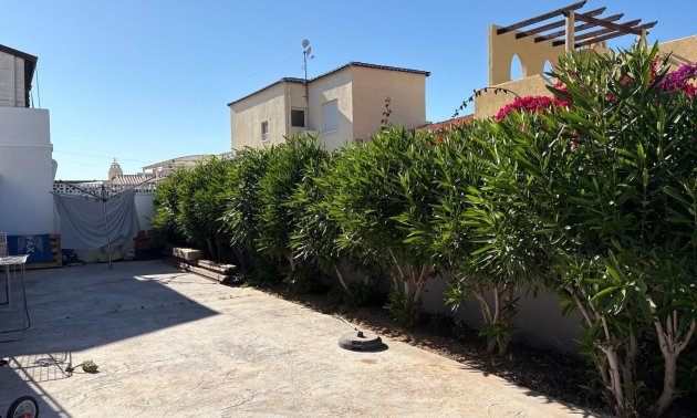 Resale - Villa / House -
Torrevieja - La Siesta