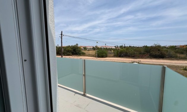 Resale - Villa / House -
Torrevieja - La Siesta