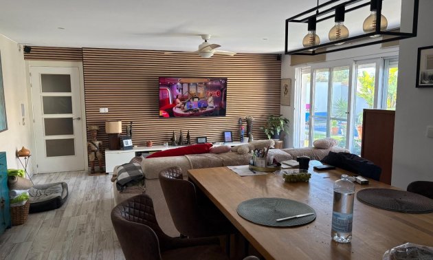Resale - Villa / House -
Torrevieja - La Siesta