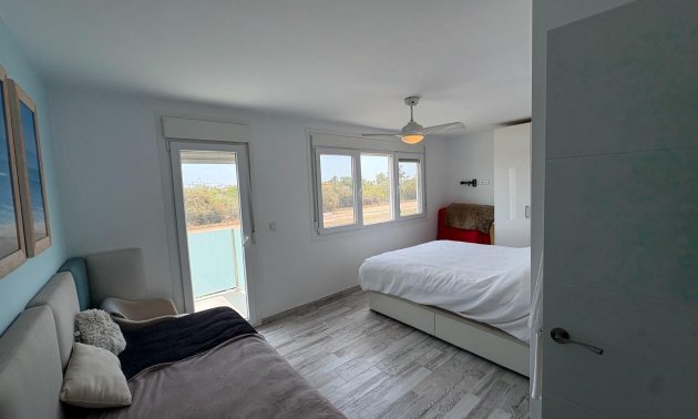 Resale - Villa / House -
Torrevieja - La Siesta