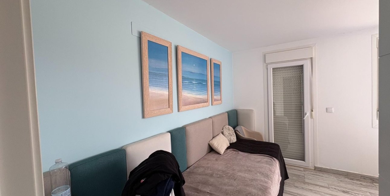 Resale - Villa / House -
Torrevieja - La Siesta
