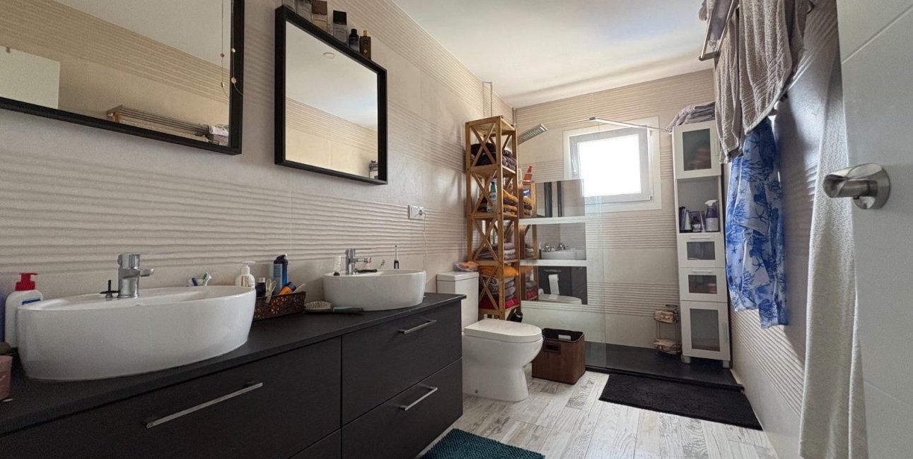 Resale - Villa / House -
Torrevieja - La Siesta