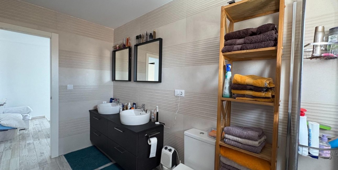 Resale - Villa / House -
Torrevieja - La Siesta