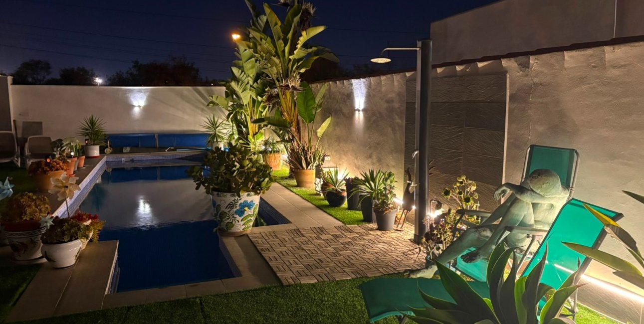 Resale - Villa / House -
Torrevieja - La Siesta