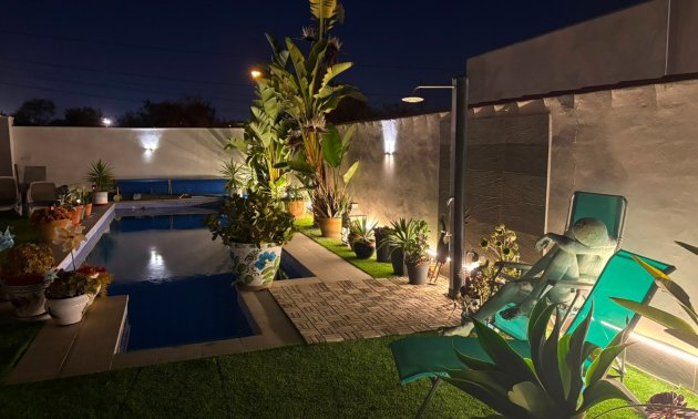 Resale - Villa / House -
Torrevieja - La Siesta