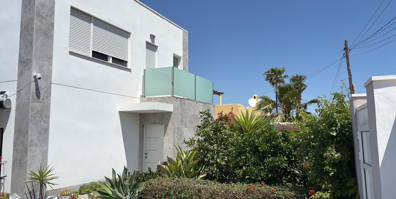 Resale - Villa -
Torrevieja - Torretas