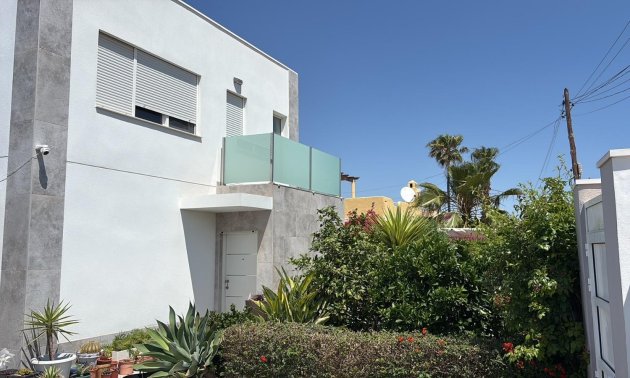 Resale - Villa -
Torrevieja - Torretas