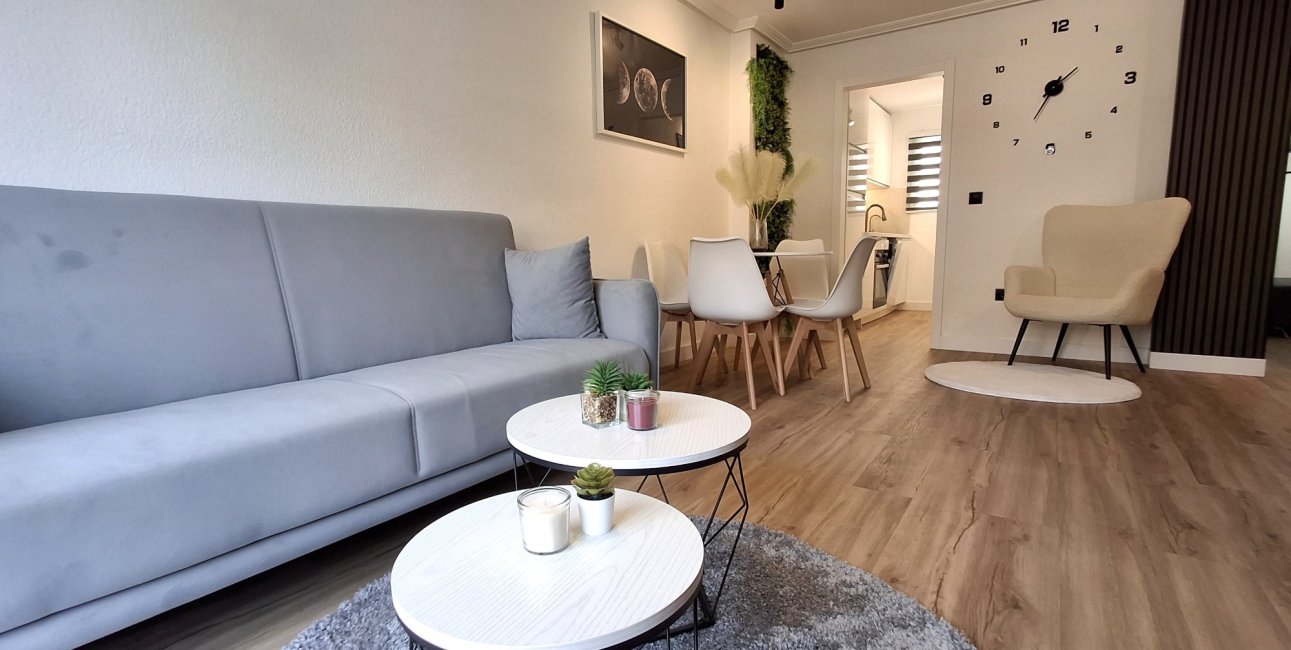 Resale - Apartment / flat -
Torrevieja - Torrevieja - Centre