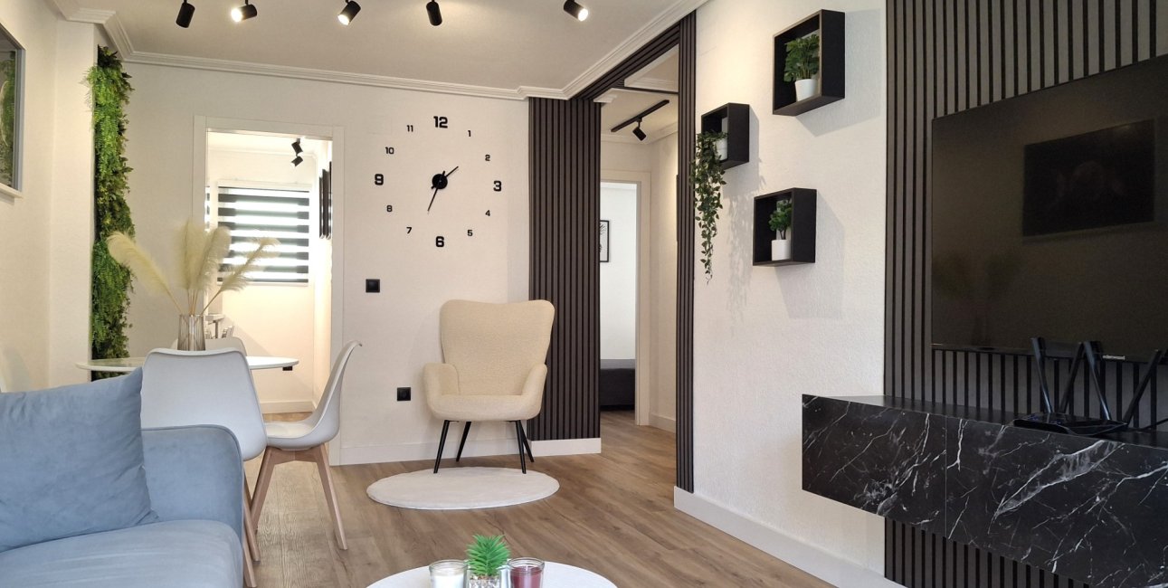 Resale - Apartment / flat -
Torrevieja - Torrevieja - Centre