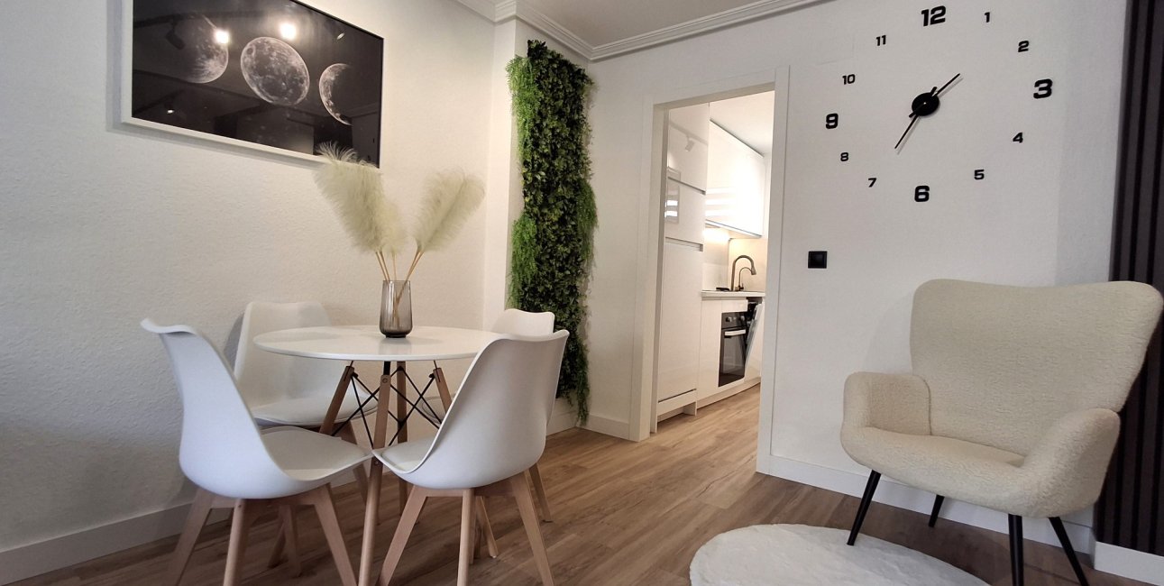 Resale - Apartment / flat -
Torrevieja - Torrevieja - Centre