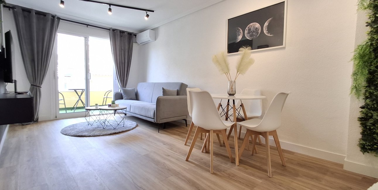 Resale - Apartment / flat -
Torrevieja - Torrevieja - Centre