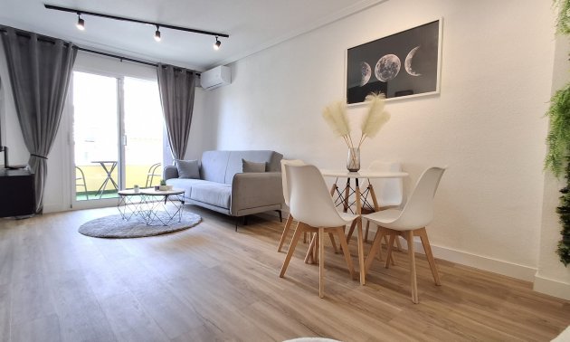 Resale - Apartment / flat -
Torrevieja - Torrevieja - Centre