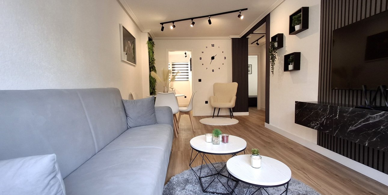 Resale - Apartment / flat -
Torrevieja - Torrevieja - Centre