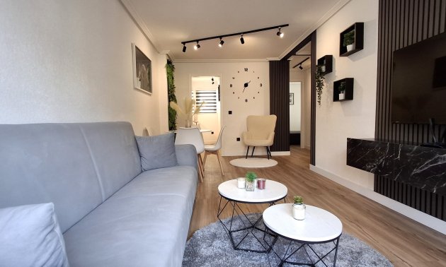 Resale - Apartment / flat -
Torrevieja - Torrevieja - Centre