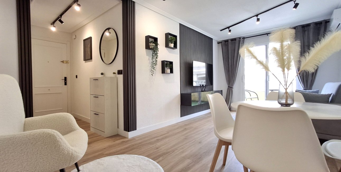 Resale - Apartment / flat -
Torrevieja - Torrevieja - Centre