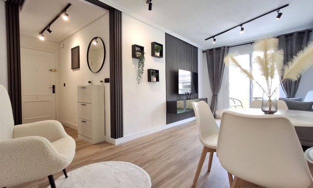 Resale - Apartment / flat -
Torrevieja - Torrevieja - Centre
