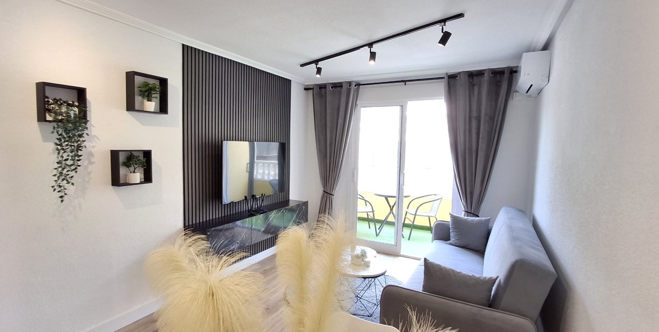 Resale - Apartment / flat -
Torrevieja - Torrevieja - Centre