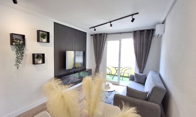 Resale - Apartment / flat -
Torrevieja - Torrevieja - Centre