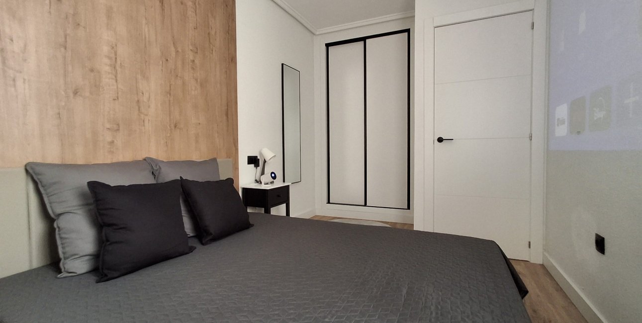 Resale - Apartment / flat -
Torrevieja - Torrevieja - Centre